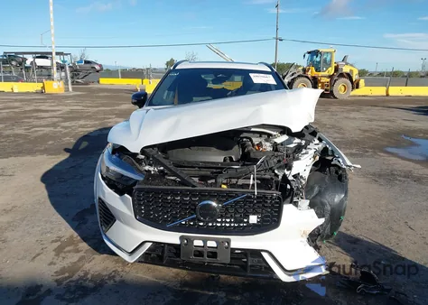 2025 Volvo Xc60 Plug-In Hybrid Polestar Engineered, T8 Awd Electric/Gasoline из США, поврежденный, VIN YV4H60RP2S1055108